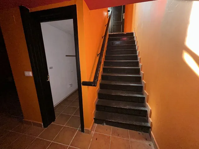 Local comercial 140m² en venta - Villamartin — 18