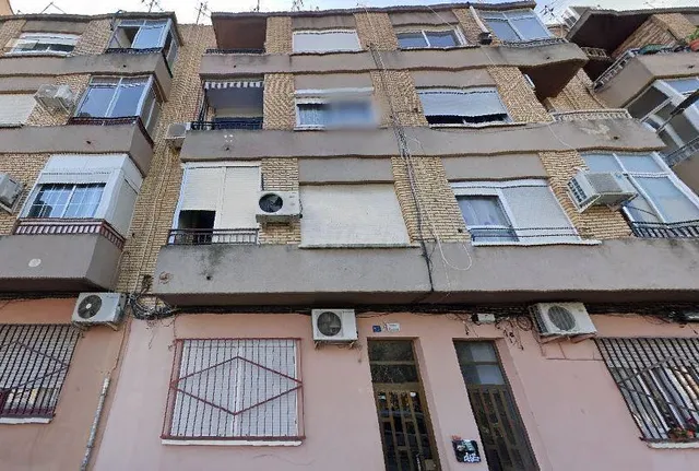 Se vende almacén OKUPADO en Calle SANT LLUIS BERTRAN Nº 53 T