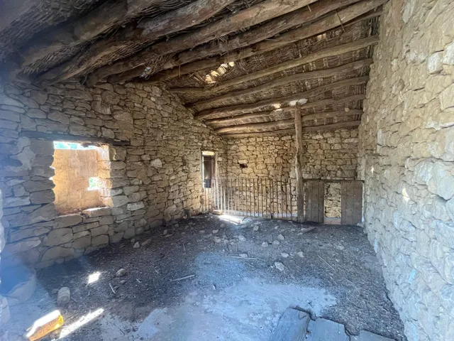 Finca con pozo productivo y maset en Valjunquera — 4