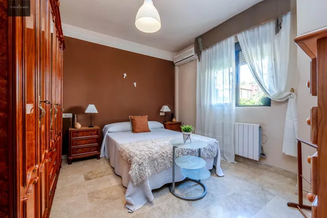 EXCLUSIVA VIVIENDA CON PISCINA PRIVADA EN URBANIZACIÓN "EL TORREÓN" EN ALBOLOTE. — 15