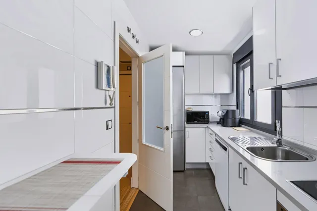 ÁTICO CON TERRAZA, GARAJE Y TRASTERO EN ADELFAS – 2 DORMITORIOS, 2 BAÑOS, PISCINA Y GIMNASIO — 13