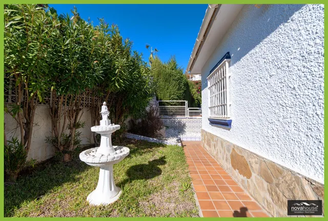 Chalet independiente con piscina privada y vistas al mar — 26