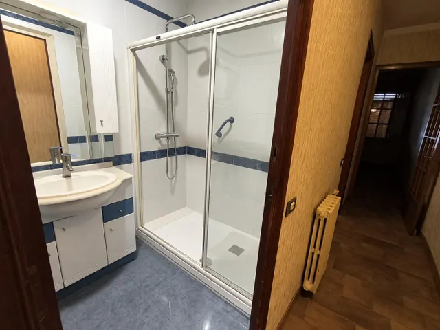 CASA ADOSADA EN VENTA CON 2 VIVIENDAS INDEPENDIENTES — 26