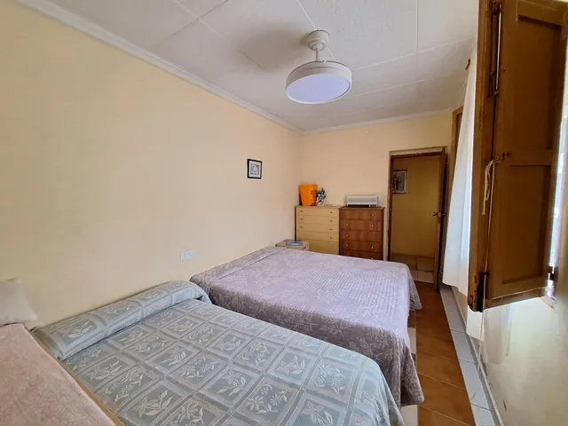 ¡Chalet con piscina a 858 €/m2!  4.000 m2 de parcela, 4 dormitorios y espacio para otra vivienda de 90 m2 — 28