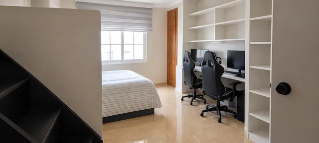 AMPLITUD Y COMODIDAD EN PLENO CENTRO DE LA LÍNEA, JUNTO A LA VELADA — 9