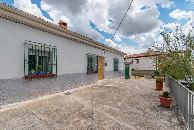 MAGNÍFICA CASA EN UNA PLANTA CON GRAN PARCELA EN UN ENTORNO  - foto 3