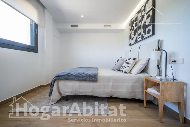 PRECIOSO ADOSADO A ESTRENAR CON PISCINA PRIVADA Y TERRAZA — 38