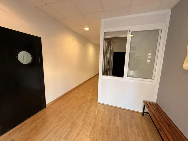 Local Comercial Reformado en el Corazón de Águilas — 10