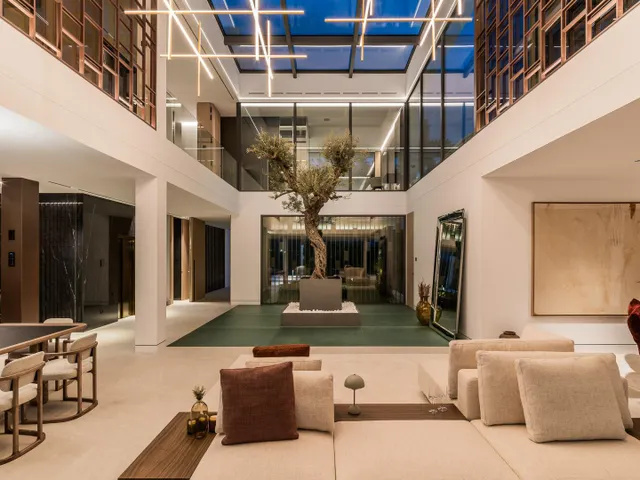 Sofisticada villa con vistas al mar en la Milla de Oro, Marbella — 33