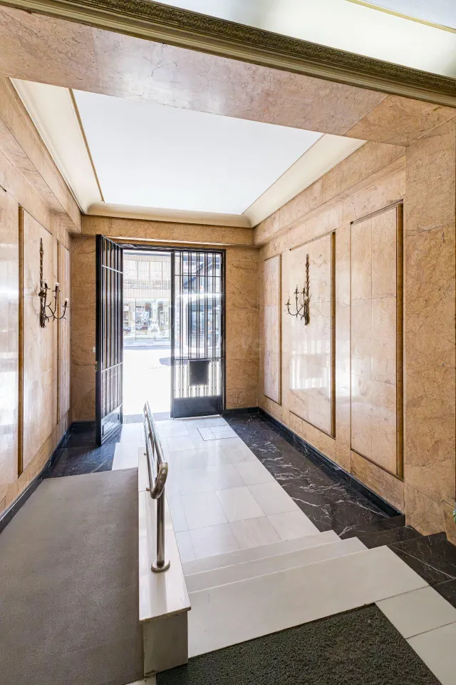 Exclusiva vivienda de 220 m2 en edificio señorial de Gran Ví - foto 4