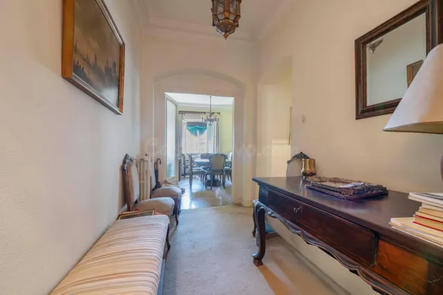 Vivienda clásica de 4 dormitorios con vistas a jardín en el  - foto 2