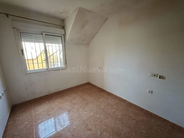 ¡APARTAMENTO CON GRAN TERRAZA Y PISCINA EN ARENALES DEL SOL! - foto 4