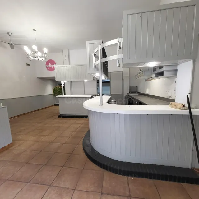 SE VENDE BAR EN LA CASILLA — 5