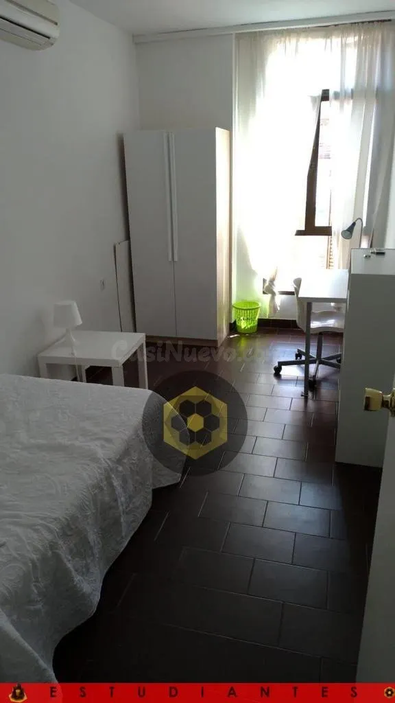 EST/ ERASMUS Piso para ESTUDIANTES de TRES dormitorios en zo - foto 2