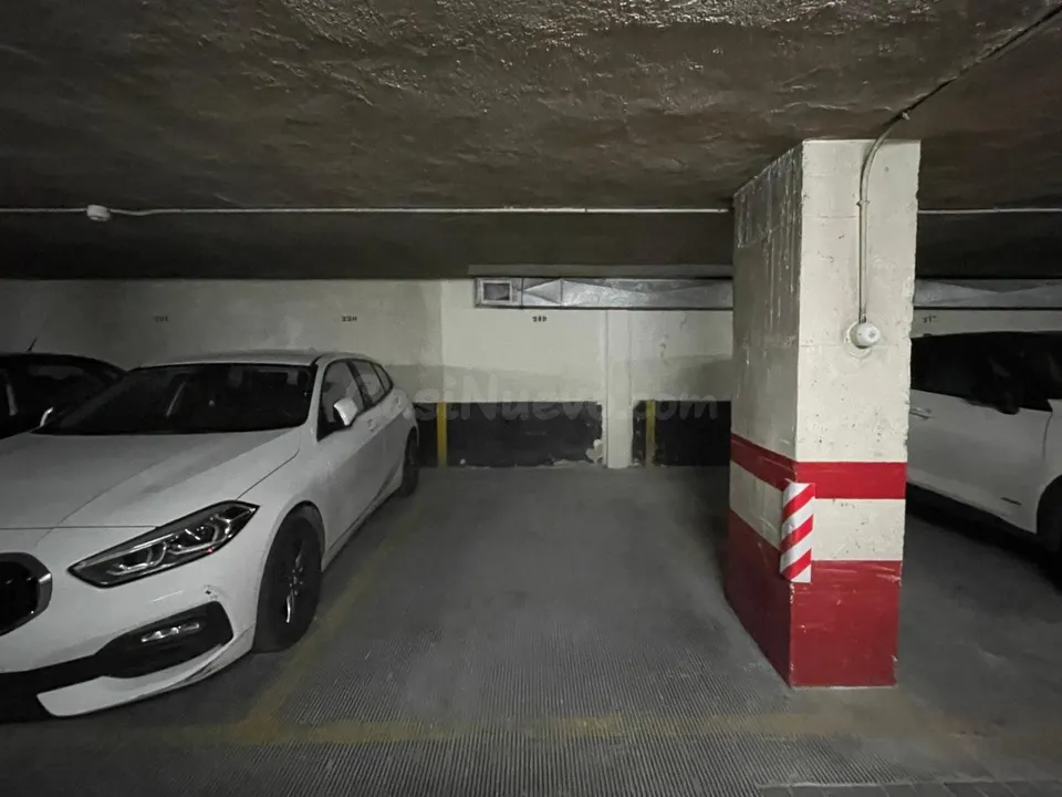 Plaza de garaje para coche pequeño