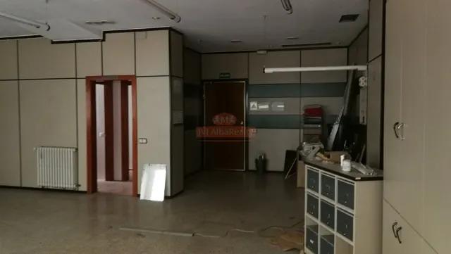 OCASION! SE ALQUILA GRAN ENTREPLANTA CON DIVERSOS DESPACHOS Y OFICINAS, EN EL CORAZON DE ALBACETE — 45