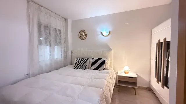 Piso de 2 dormitorios con piscina, licencia turística y vist - foto 2