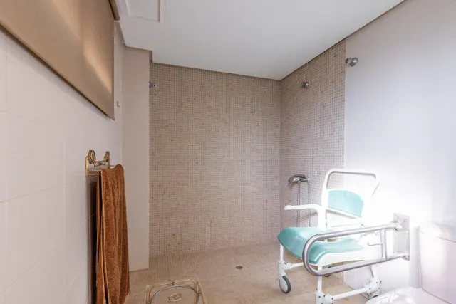 Una residencia exclusiva con terrazas panorámicas en un paraíso natural. — 14