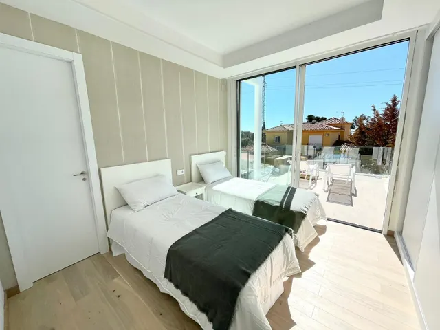 Villas urbanas en Marbella con magnificas vistas al mar. — 4