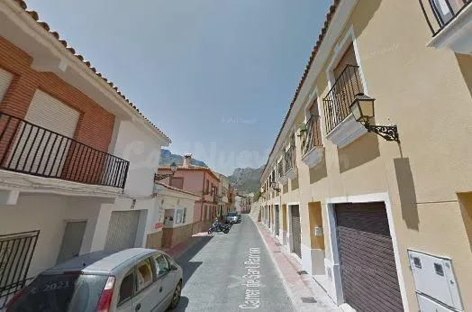 SE VENDE piso OKUPA en C CL SANT RAMON-XIRLES,41 Esc:1 Pl:1 - foto 2