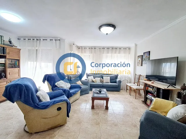 Piso de 3 dormitorios y garaje en La Seda, San José - foto 3