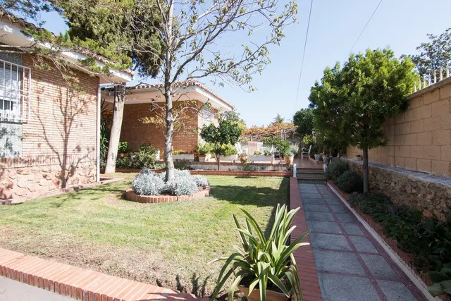 MAGNIFICO CHALET CON PISCINA EN COLINAS BERMEJAS — 28