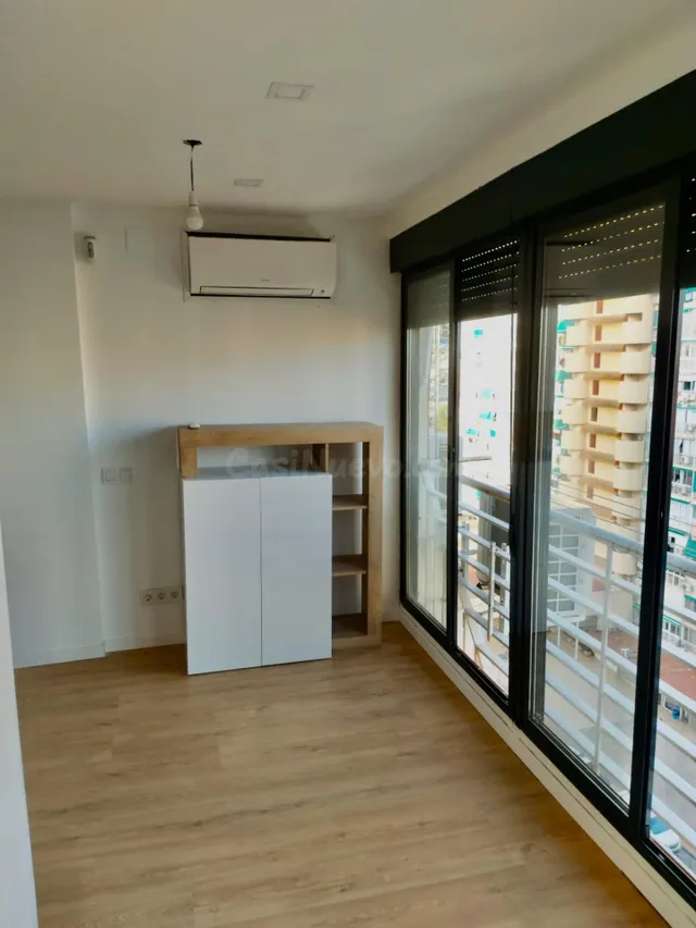 Piso reformado de 1 dormitorio en el edificio playmon f, con piscina y vistas despejadas en Benidorm — 5