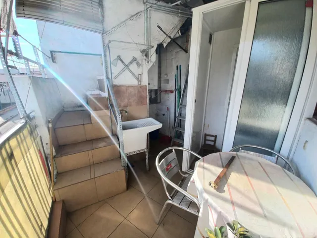 CHALET ADOSADO A REFORMAR, ESQUINERO CON SALIDA A DOS CALLES — 26
