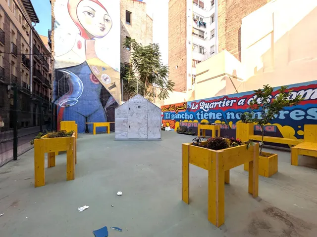 ALQUILER  local  en chaflán con Agustina de Aragon 55  y Calle Cerezo 11 — 11