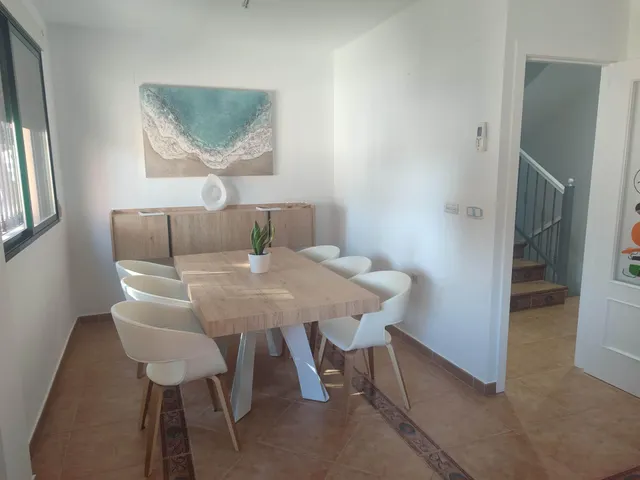 EXCELENTE UNIFAMILIAR CON VAROS AMBIENTES PARA LA FAMILIA — 9