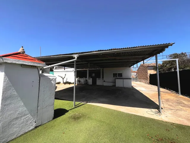 CHALET RUSTICO + APARTAMENTO DE INVITADOS, GARAJE, BUEN ACCESO, AIRE ACONDICIONADO — 26