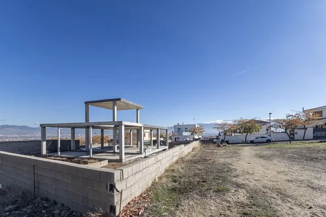 Parcela exclusiva con estructura de Chalet independiente y piscina en Urb. El Montecillo, Las Gabias — 30