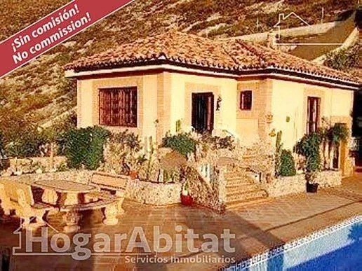ESPECTACULAR CHALET CON PISCINA, GARAJE Y 2 TERRAZAS - foto 2