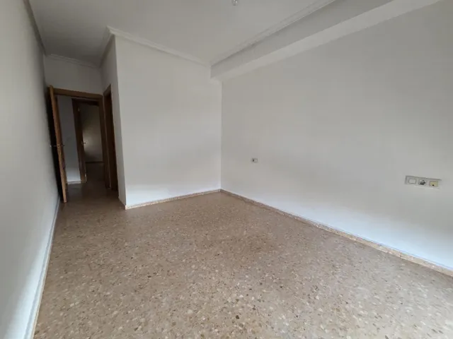 Amplia vivienda de 3 dormitorios con ascensor en Elche — 13