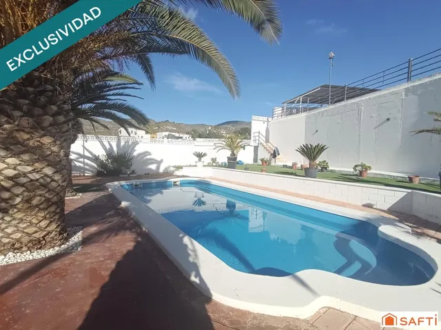 Exclusivo adosado con piscina y terraza — 32