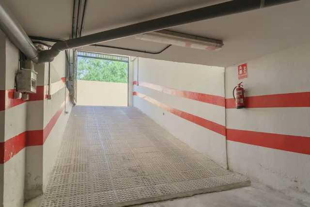 Garaje cerrado de 24 m2 en la zona del Puerto de Motril — 8