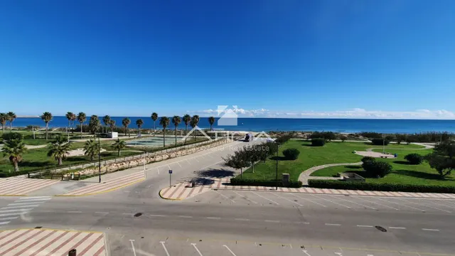 Apartamento con vistas abiertas al mar situado en primera línea playa Daimús — 3