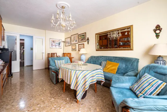 Amplia vivienda centrica en una de las mejores zonas de Almeria — 3