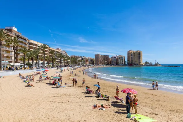 Atico de 3 Dormitorios en Residencial con Piscina en Torrevieja — 31