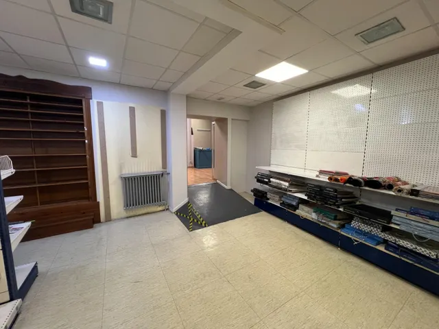 Local comercial en el centro de Ponferrada con múltiples opciones — 11