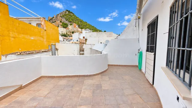 ¡FANTÁSTICO ÁTICO-DÚPLEX CON AMPLIA TERRAZA A UN PASO DE LA 
