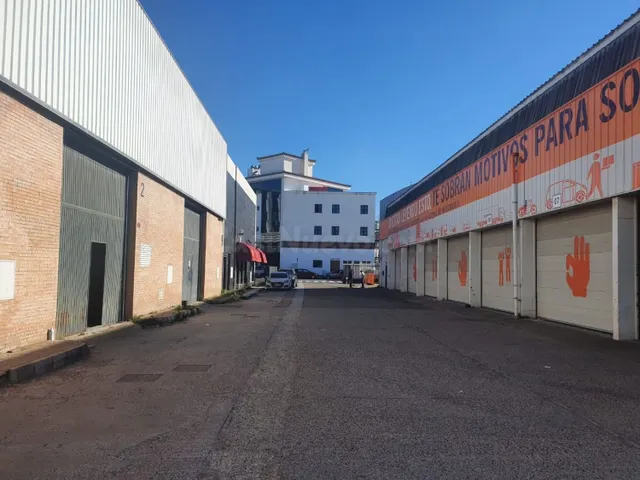 Nave industrial 600m² en alquiler - La Salle-Avd Manuel del  - foto 2