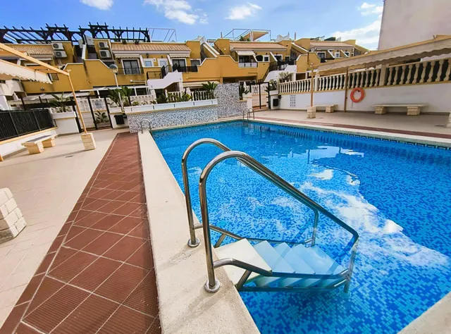 VENTA DE EXCLUSIVO BUNGALOW ÁTICO CON ESPECTACULAR TERRAZA — 35