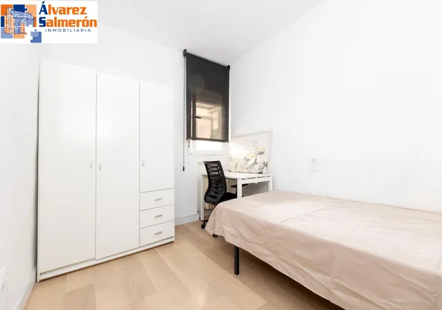 ¡Oportunidad Única en Granada! Piso Espectacular  en Plaza de Gracia — 24
