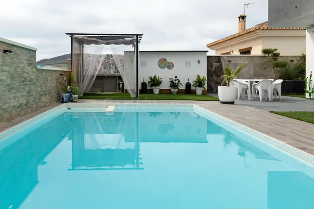 Impresionante Chalet con Piscina y Vistas Espectaculares ‍♂️ — 2