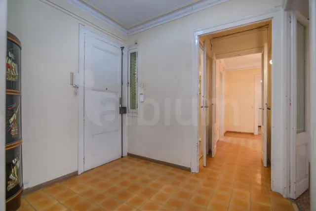 Espectacular vivienda esquinera con siete balcones frente al Mercat del Born — 35