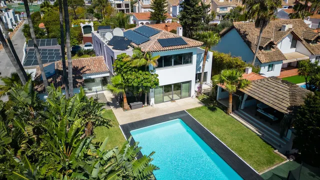 Chalet 5 habitaciones 600m² en venta - Costa Del Sol