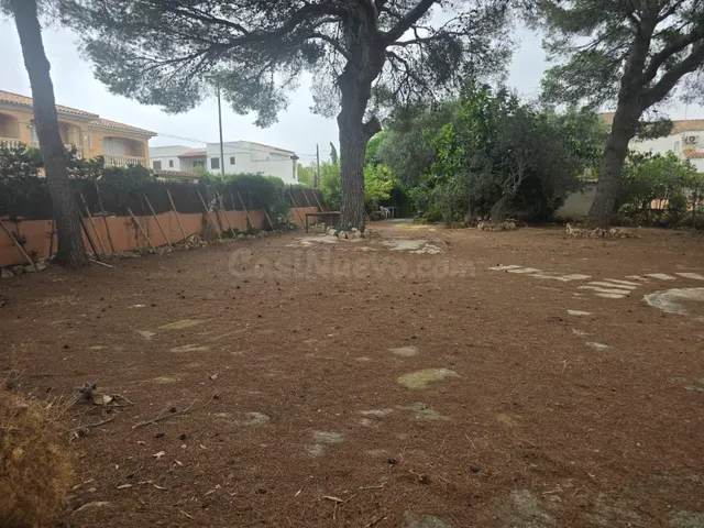 Solar urbano de 708 m2 en Badia Blava — a minutos del mar y 