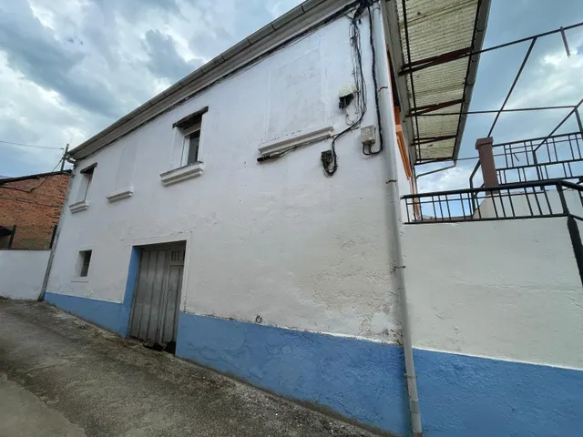 SE VENDE CASA EN CORULLÓN — 44