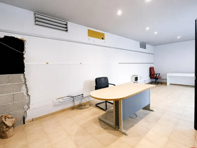 Local comercial con terraza exclusiva en Calle Industria 15 - (Los Molinos) — 3